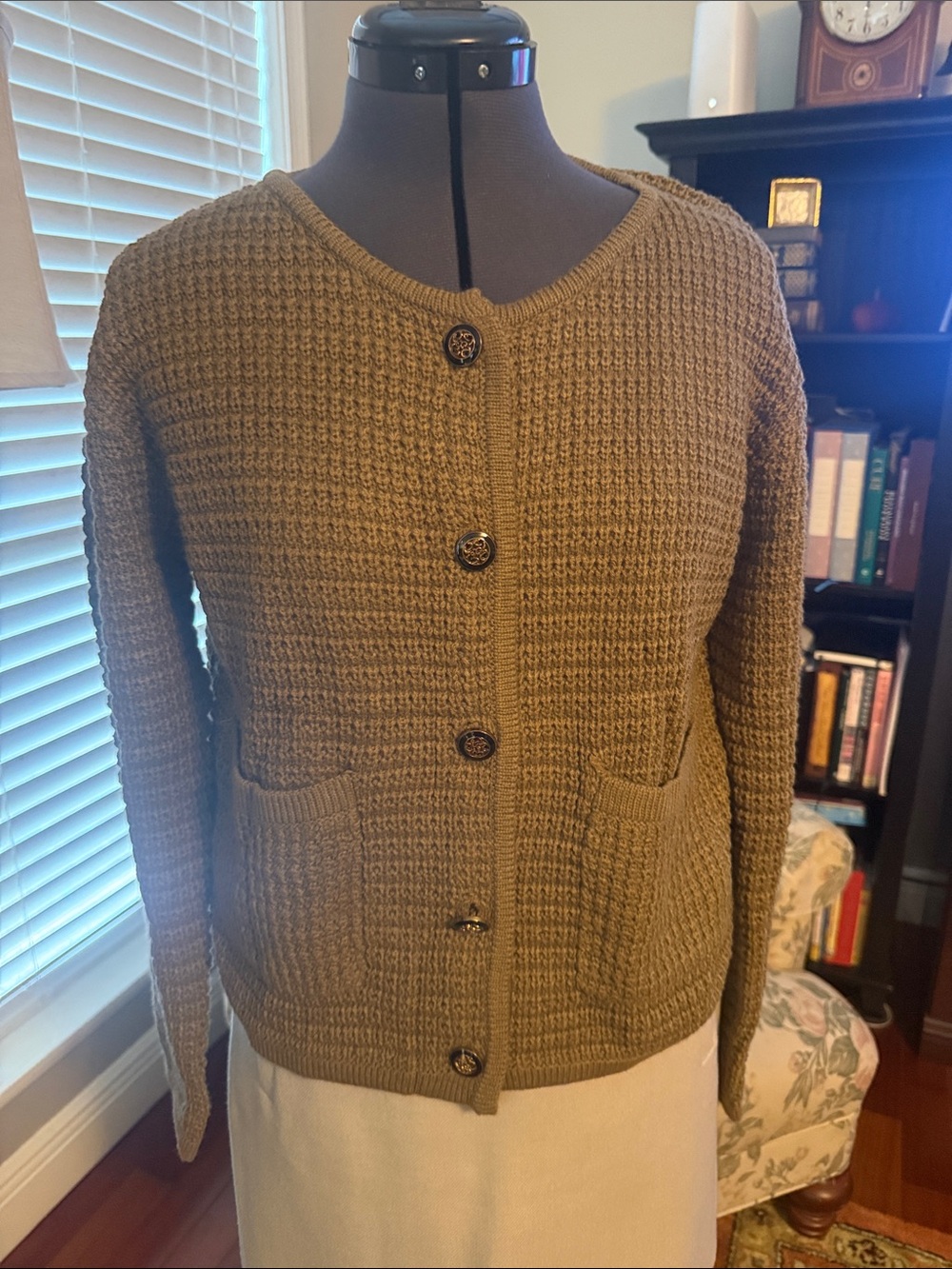 Pretty Garden Chic Olive Green Women's SweaterSmall
